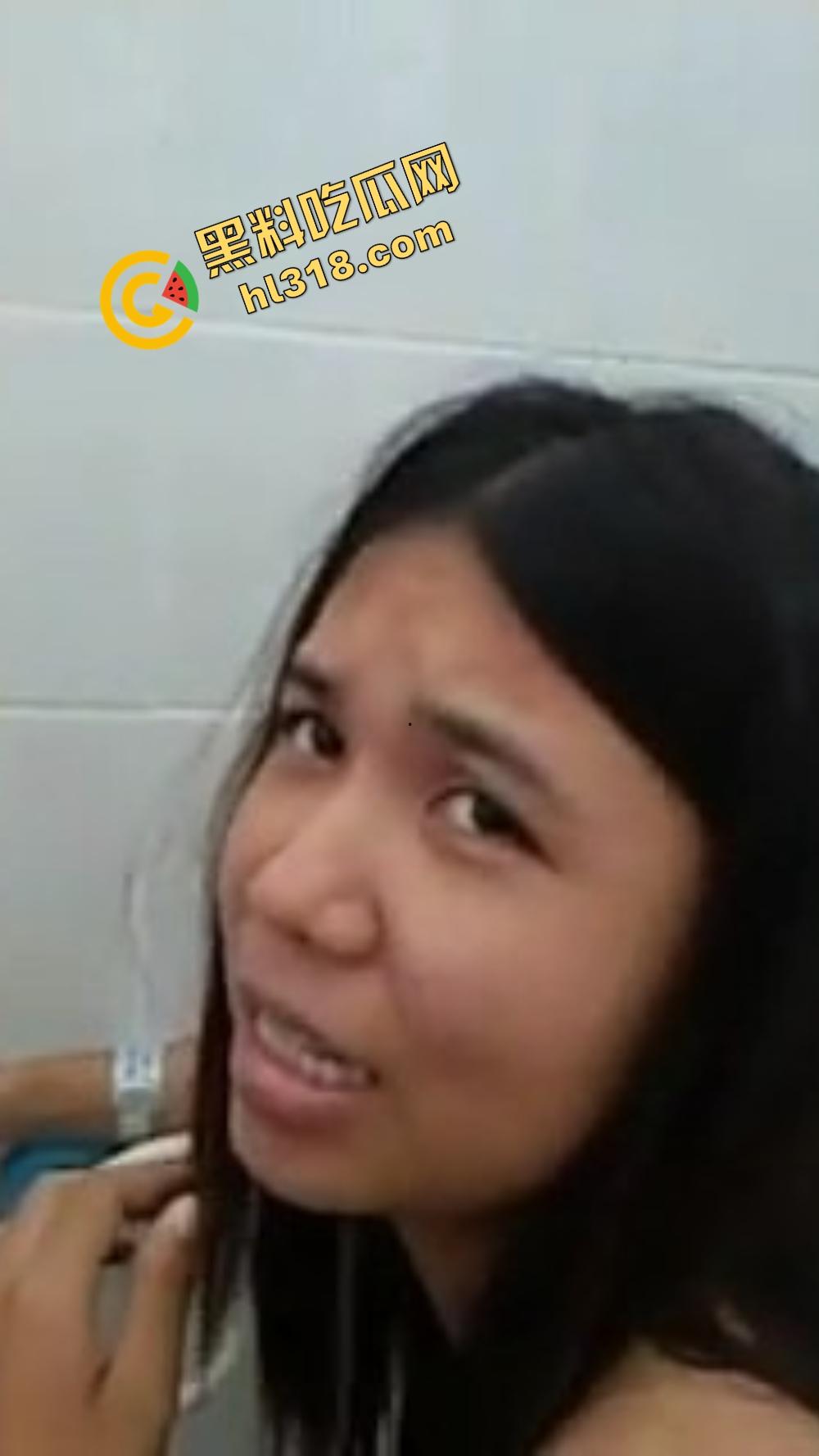 生病挂吊瓶了还不忘操逼,39度高烧逼都不放过,狠人就是狠,洗澡举着吊瓶都能操!-13