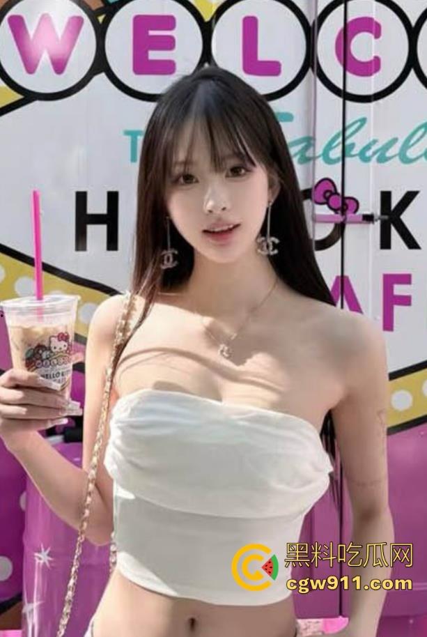 海角乱伦！姐姐这次的主动让人吃惊，穿她舍友的情趣装足交骑乘榨精，极其反差淫荡！-1