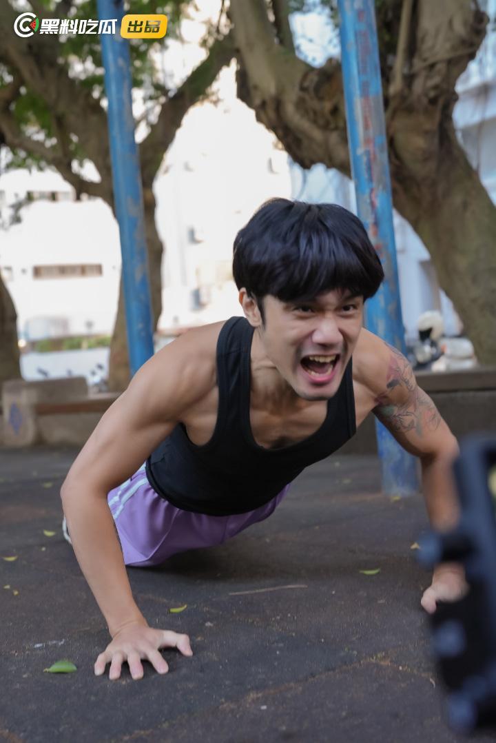 黑料吃瓜网出品-《江南第一小屌童锦程798&吴柳芳之花小龙&王老师爱情故事》即将12/17号上线!预告+花絮抢先看!-8