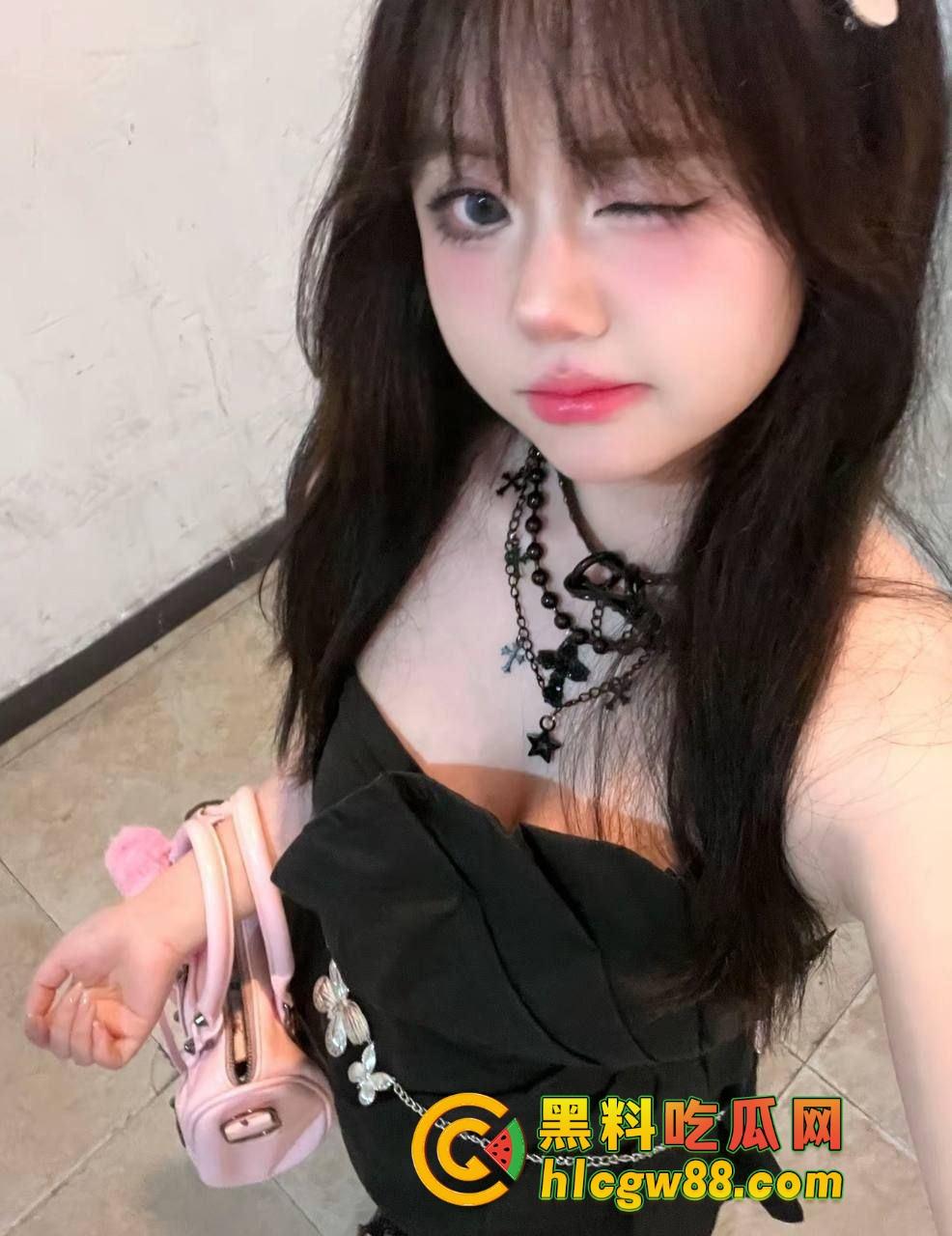 杭州女炮友『李研桦』跨年操到现在，小肥猪逼痒每周三四炮，金币兜不住了，上周最后一炮踢了！-1