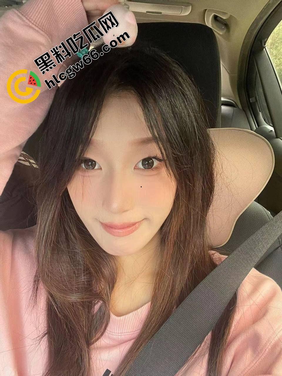 洛阳【田茗敏】骚出天际，护士装黑丝小夹子伺候男友，床上翻花样整活，小穴抽插到床单透湿！-2