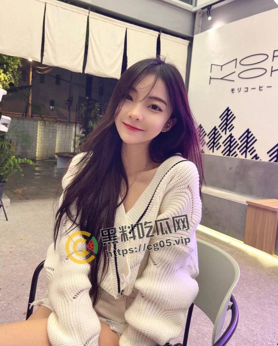 马来西亚INS 14W粉丝网红Wenyek用交友软件诈骗男粉丝感情和金钱！多次出轨给男友戴绿帽！性爱视频被流出！-5