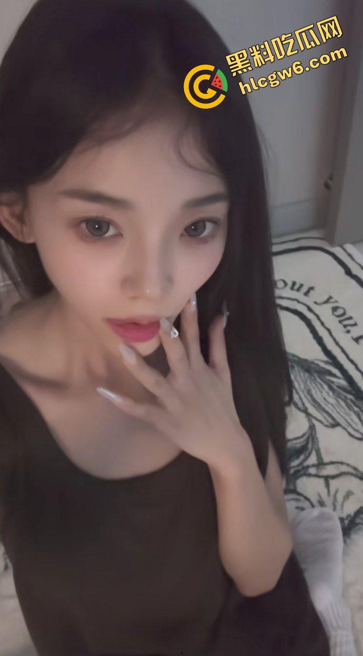 广西柳州南站00后反差婊骚鸡『张倩姿』勾引纹身单男 小巷穿黑丝干炮后怼射地！原创独家流出！-7