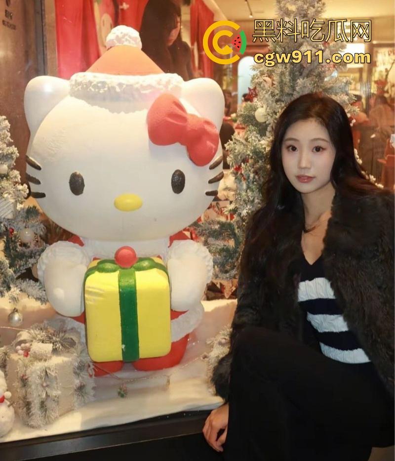 成都高颜值尤物【李曦奕】被男友双指扣穴狂插淫水四溢喷溅,口交深喉后入女上骑轮番上阵,十足的性瘾母狗!-6