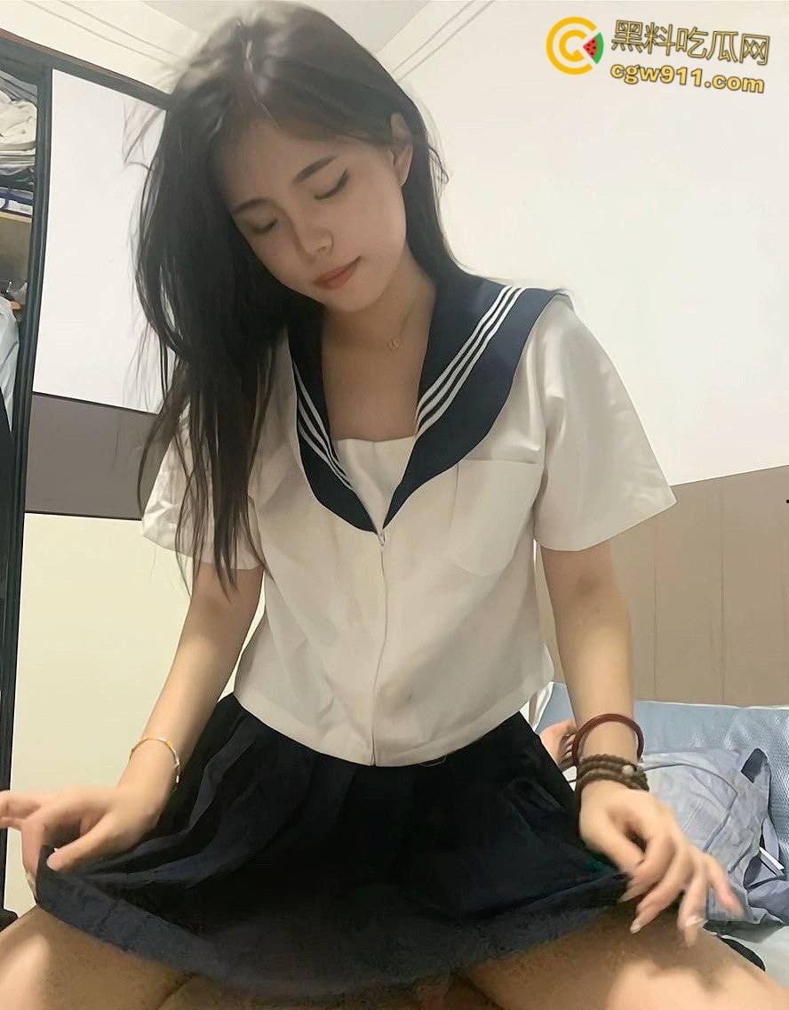青岛大学嫩妹【杨紫馨】，JK制服女上疯狂扭臀，蜜桃臀被炮友大屌猛干，高潮瘫软娇喘不断，肉臀撞得啪啪响！-3