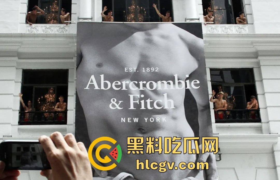 80岁A&F前CEO老淫魔『迈克尔·斯坦顿』被捕！假借男模招聘实则大玩下药交易，与百名男模的秘密曝光！-12