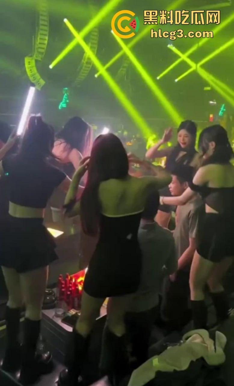 夜生活刚刚开始 气氛组已就位 兄弟们嗨起来！-4
