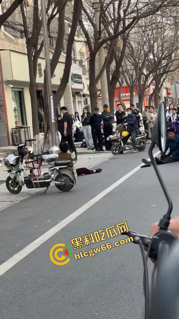 郑州人神共愤事件，当兵16年白练了，回家不是孝敬父母，是为个丑小三把爹妈打进医院！-16