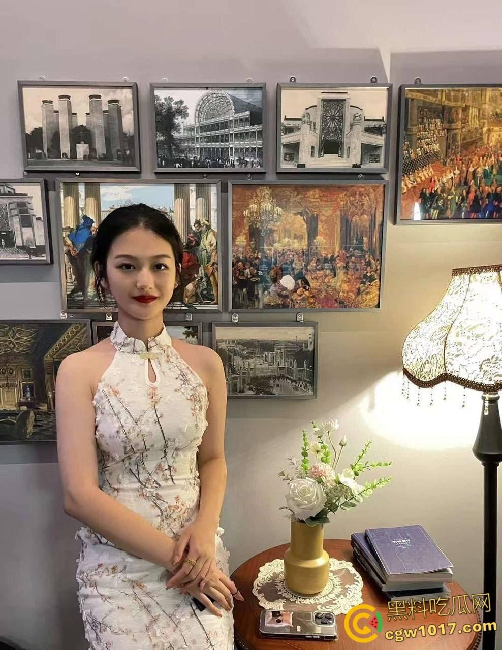 南京航空大学眼镜妹【杨思怡】，高颜值反差学生妹，白嫩大奶正脸口交，戴眼镜后入蜜桃臀，反差感极强 ！-1