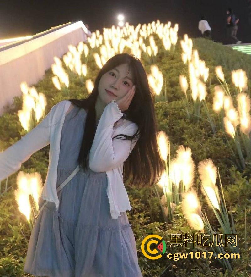 湖北师范大学萝莉学妹【温琬玲】反差跪床深喉口爆，狗链牵引翘臀后入爆操，与男友性爱视频曝光泄露！-2