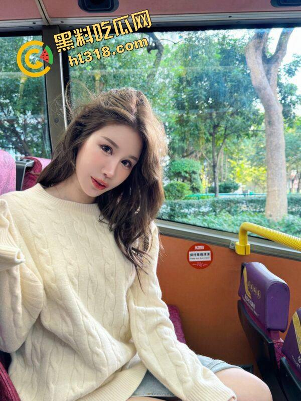 拍写真拍成实战,巨乳网红『辛尤里』扮埃及艳后摄影师直接从握相机变成握奶,镜头都扔了直接后入嫩穴!-1