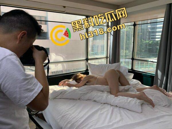 拍写真拍成实战,巨乳网红『辛尤里』扮埃及艳后摄影师直接从握相机变成握奶,镜头都扔了直接后入嫩穴!-4