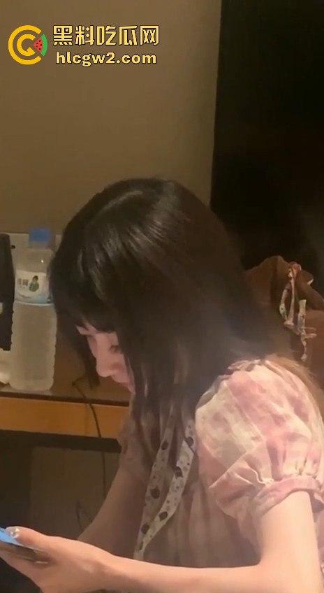 南京楼盘销售妹『吴佳怡』心甘情愿被潜规则！为了卖房主动吃鸡吧，小婊子为了能当销冠卖房卖到送逼！-3