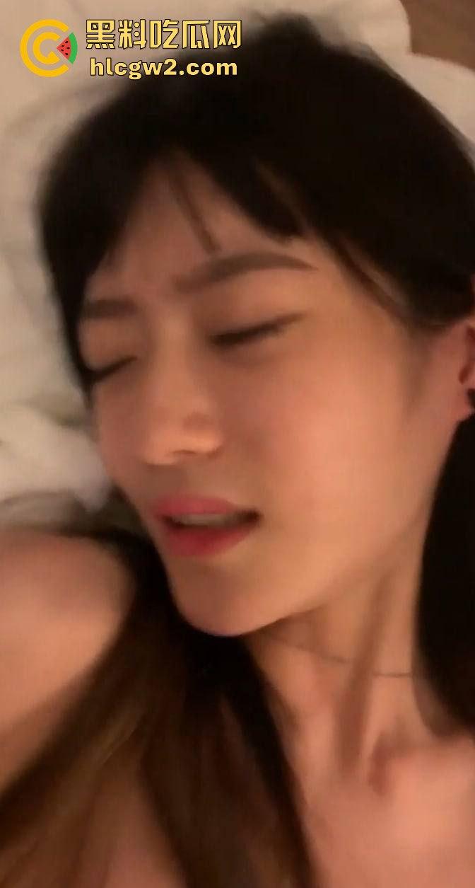 南京楼盘销售妹『吴佳怡』心甘情愿被潜规则！为了卖房主动吃鸡吧，小婊子为了能当销冠卖房卖到送逼！-4