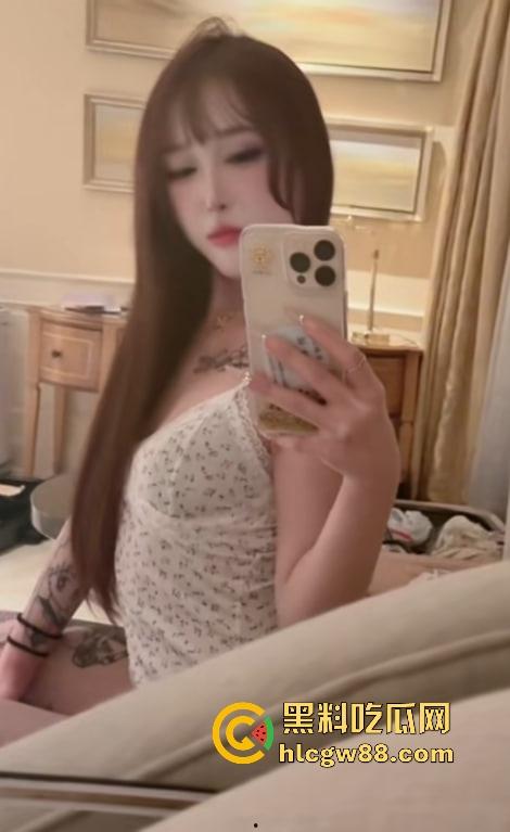 快手纹身网红【还能抱你吗】最新私拍流出，S型骚浪身材纹身认证，跟男友情趣内衣上演野性大战！-2