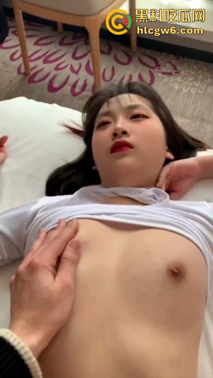 下海有风险 私拍需谨慎！重庆文理学院【杜玉欣】约拍遭摄影师强制开发 大尺度调教视频曝光-7