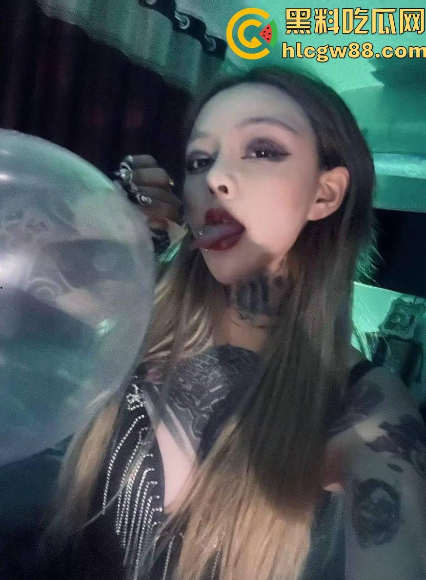 快手纹身网红【还能抱你吗】最新私拍流出，S型骚浪身材纹身认证，跟男友情趣内衣上演野性大战！-12