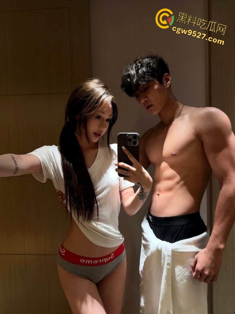 抖音网红【鸡腿弟弟】，肌肉体育生约炮百里送逼的女粉，镜前后入主动录像记录，娇小身材被后入爆操！-3