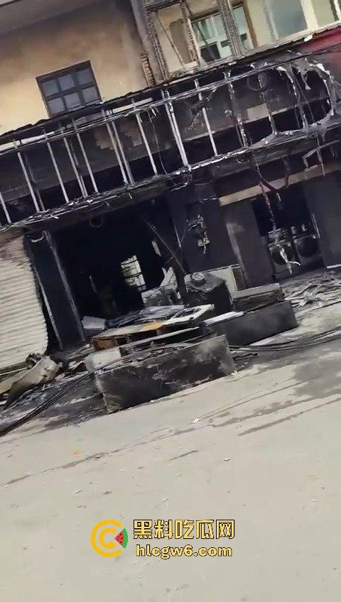 安徽铜陵枞阳横埠快递站突发火灾里面物品全部烧光,老板一夜回到解放前！-5