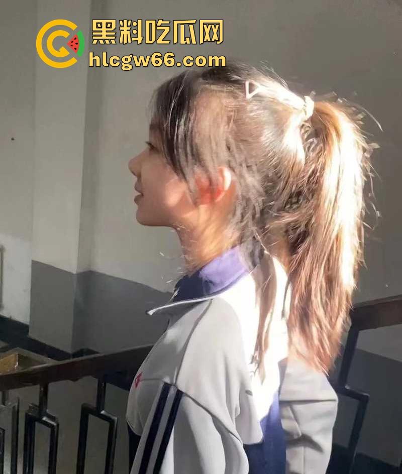 广东遂溪县高中艺术楼惊现女声淫叫 门下偷拍高三情侣光腚野战 视频流出引爆校园！-2