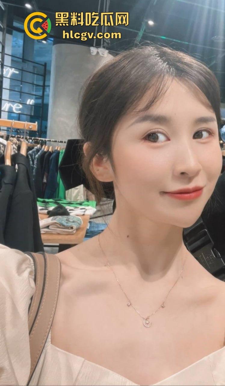 百度云惊爆富二代与极品女友啪啪视频！情侣私密日常被曝光，画面香艳十足！-1