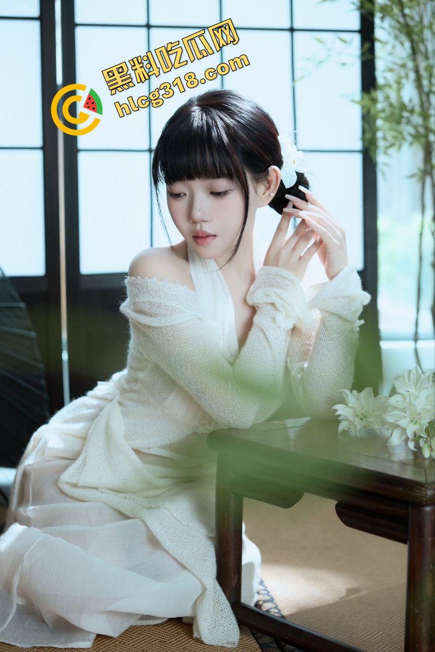 南昌服装店老板娘『孙璐』蜜桃臀母狗桌上被调教,贱样子全出来了,好屁股必须后入爆操才带劲!-2