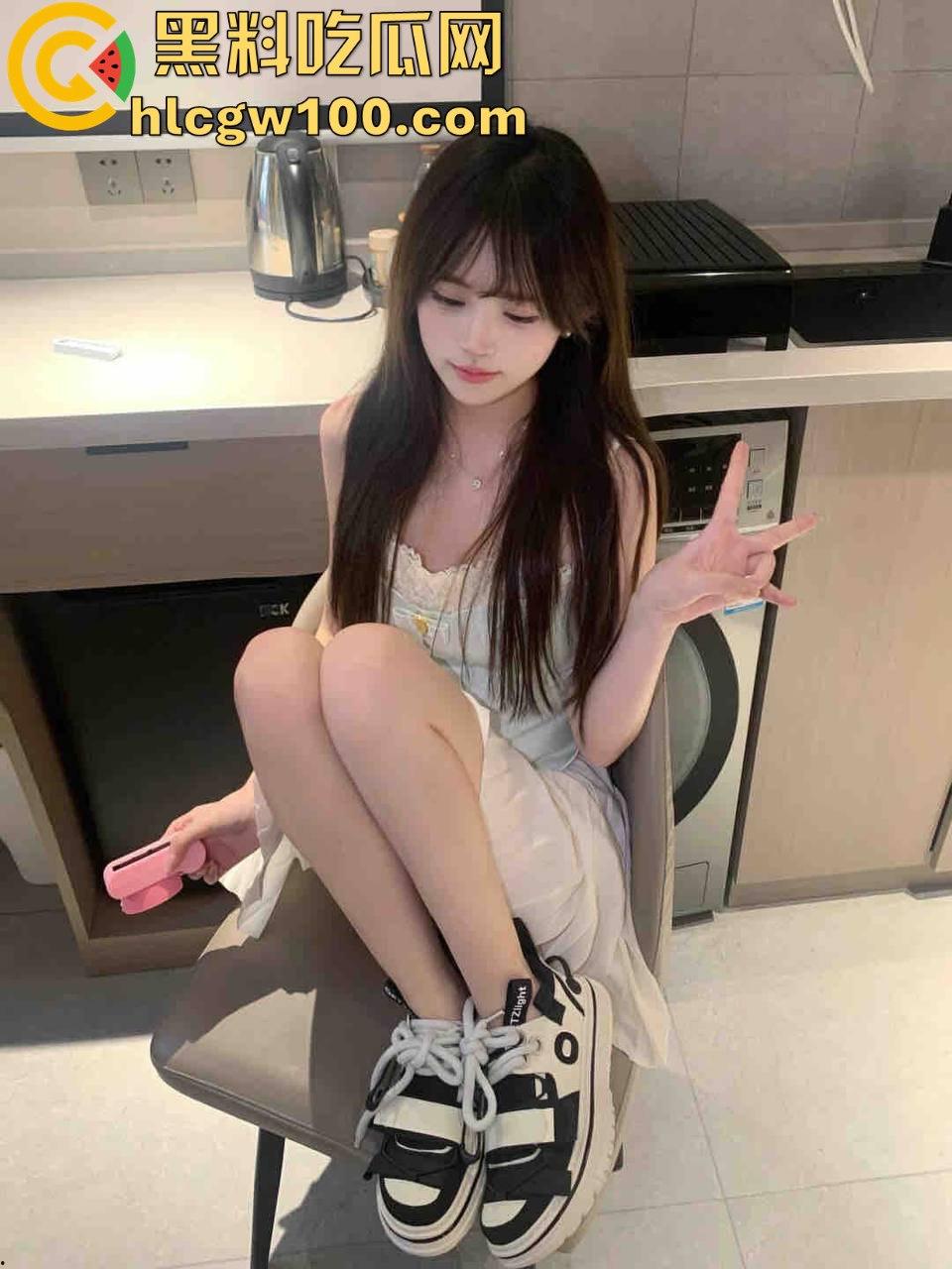 陕西酒店00后前台骚妹子『 蒋可冉 』直接成瓜友御用炮友,干完不粘人骚到骨子里,随叫随到谁用谁爱上!-8