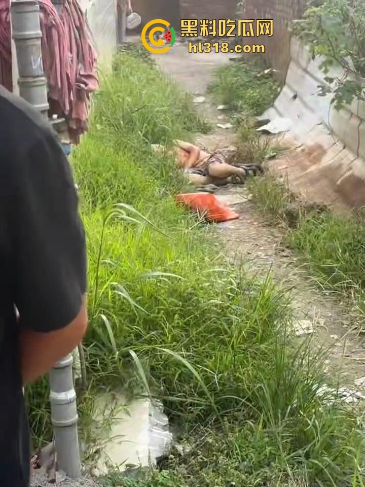 湖南省耒阳发生一起血腥命案,一个报复社会的青年,拿刀随机砍人,以至3人当初死亡,嫌疑犯在逃!-5