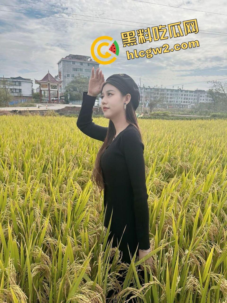 抖音江西农村反差寡妇『10.27』没工作下海做鸡 露奶酒店后入骚逼 独家曝光！-4