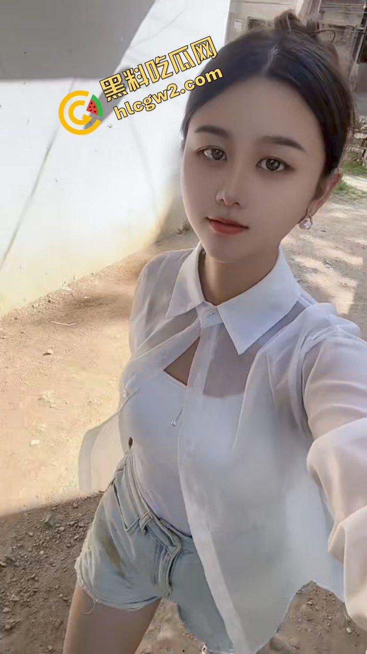 抖音江西农村反差寡妇『10.27』没工作下海做鸡 露奶酒店后入骚逼 独家曝光！-5