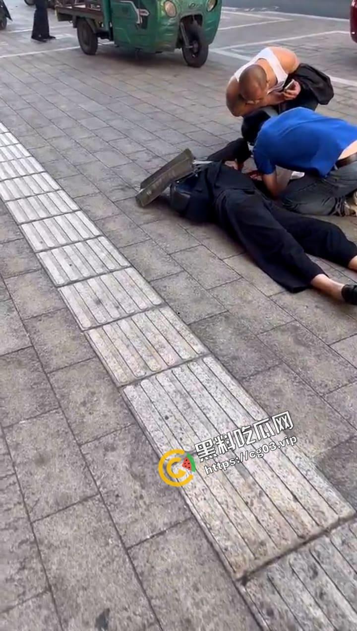 桐乡 男子因纠纷行凶 用榔头猛烈锤击美女律师头部  当场被制服-5