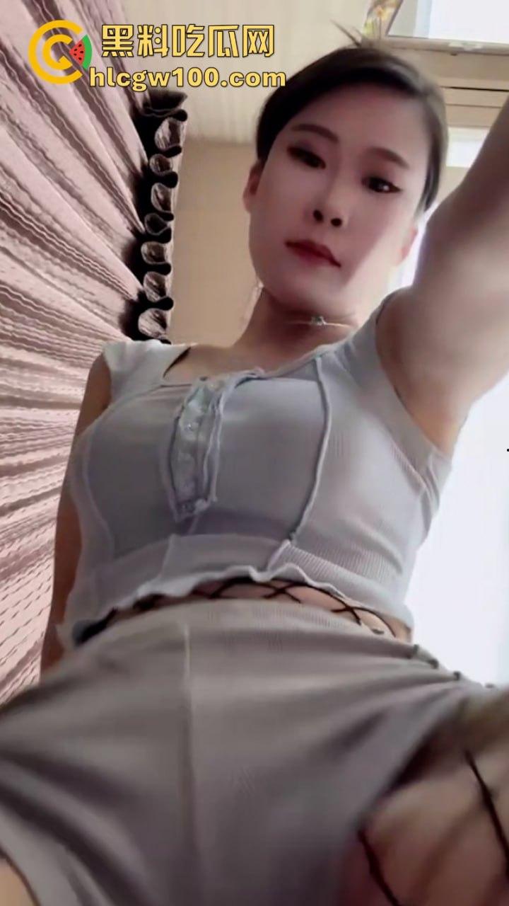 快手22.7w粉丝性感博主【CT少女】黑丝瑜伽抖奶劲舞 电动蜜臀极速套撸 隔屏操到飞-10