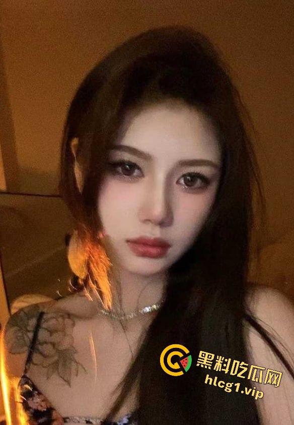 杭州顶级颜值援交妹黄文琪，只需1000块搞一炮！床上主动拿手机记录，这钱花得太值！-6