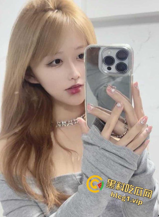 杭州顶级颜值援交妹黄文琪，只需1000块搞一炮！床上主动拿手机记录，这钱花得太值！-7