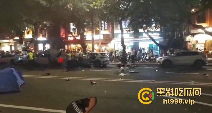 福州惊现比亚迪元怼威马，乘客嘴贱把司机吵崩溃，硬是要带人一起见阎王！-4