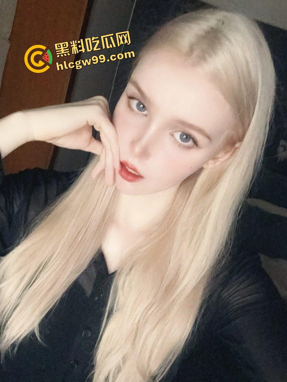 野性的呼唤！俄罗斯反差金发妹玩刺激露出，在野外雪地汽车上自慰抠逼，露天福利抓紧观赏，不愧是战斗民族！-1