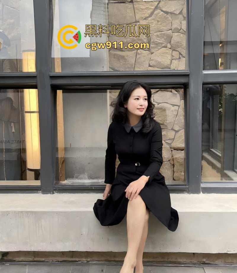 成功驯服骚逼熟女大姐，调情做爱无套暴操一镜到底，浓精灌满湿滑阴道，彻底对我臣服的！-2