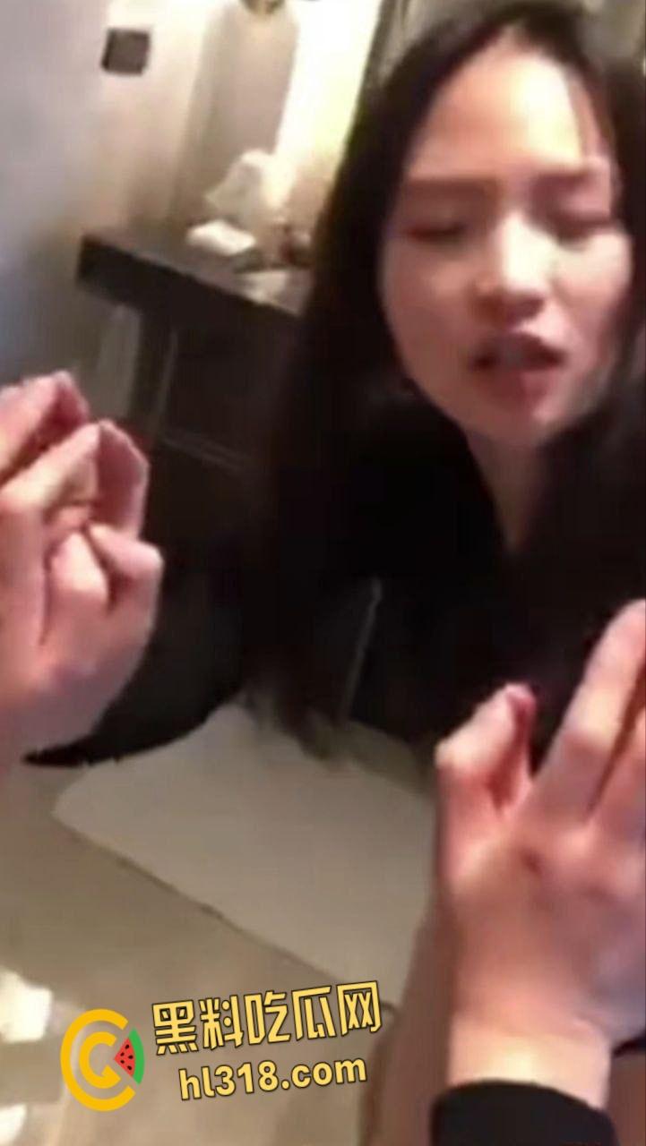 安徽合肥宝马女销售【史柯】，卖车还把自己给卖出去了，被客户酒店后入爆插，高潮喷水双腿颤抖到站不稳！-4