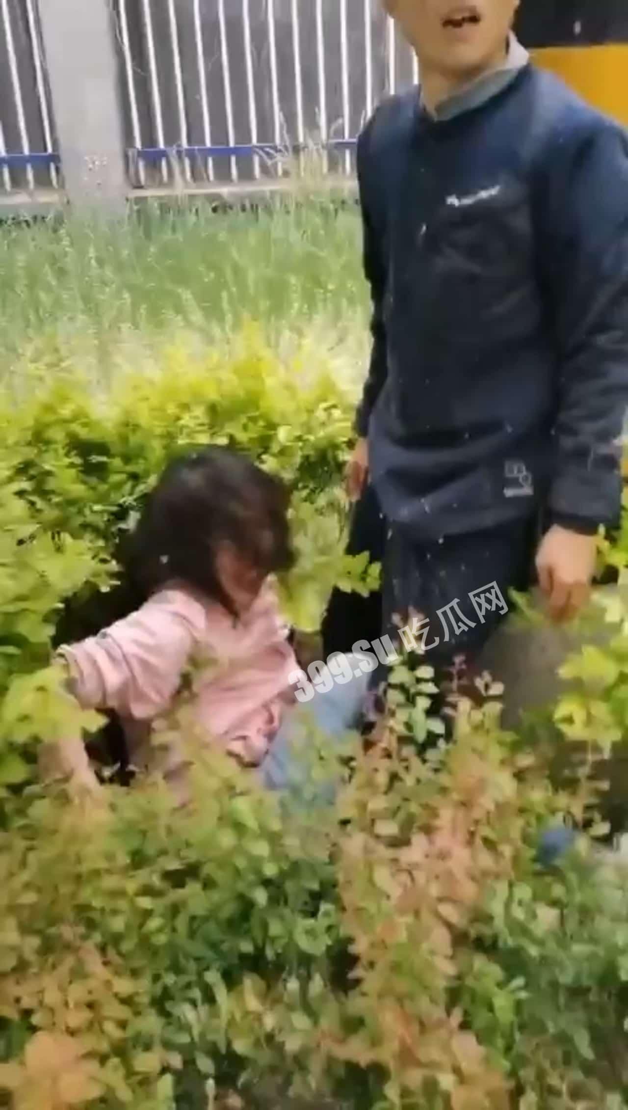 卧槽，光天化日之下还有这种事？！强奸女性-3