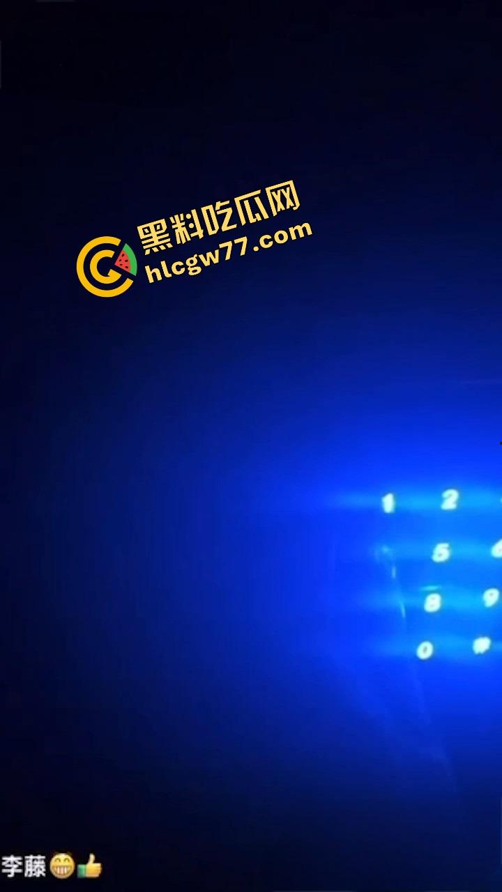 精神小伙【陈俣欹】朋友圈破防,狂喊我要操死你,抖音直播要啪啪李藤,现场录屏火爆全网!-1