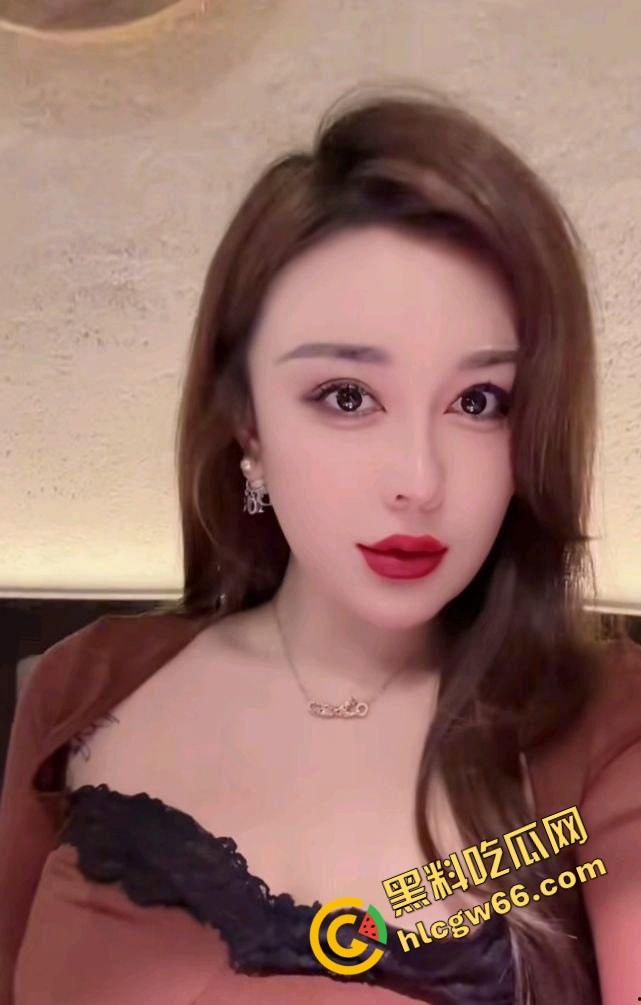 人妻人设崩塌,抖音大奶网红【大诗瑶】被爆操视频流出,露脸喊射我骚穴里,金主干到内射狂喷!-3