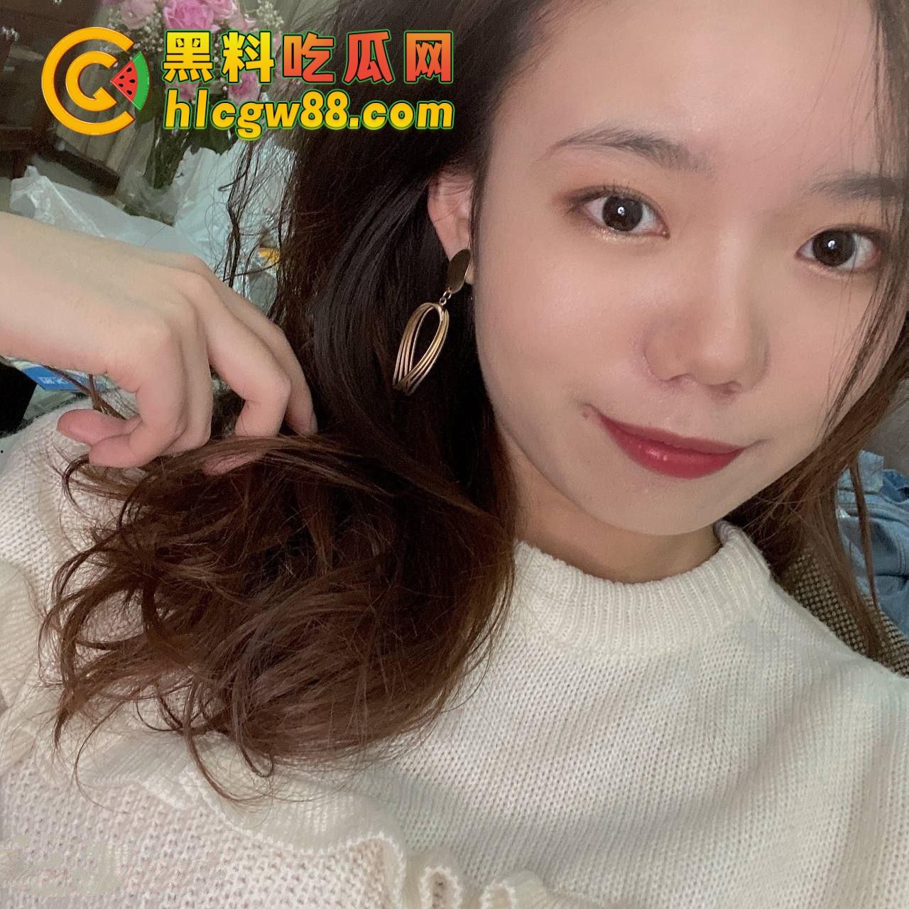 南昌银行『 陈若水 』生日蛋糕还没消化，就被行长猛操一整天，口活清理舔到鸡巴发红，真有上进心！-5