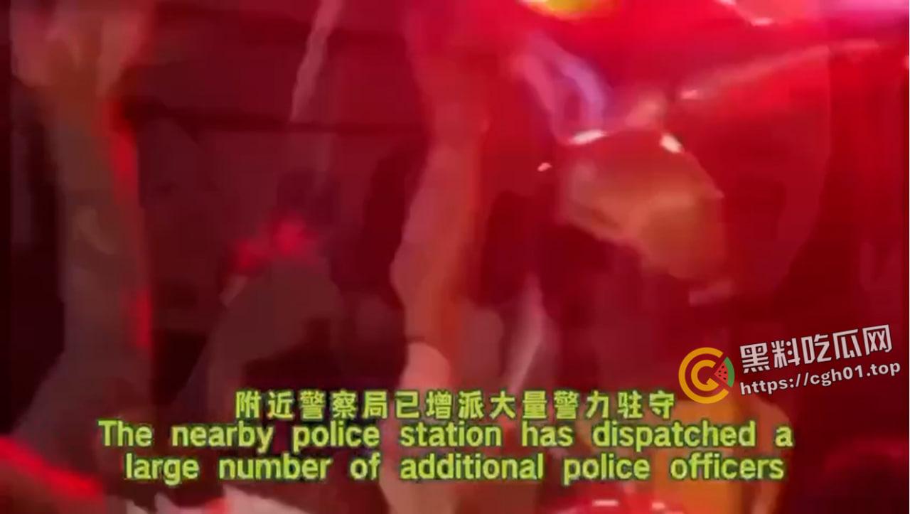 泰国爆发泰菲人妖大战!警察都拦不住 打到屌和奶子都乱飞 最后泰国人妖大胜 现场视频曝光-5