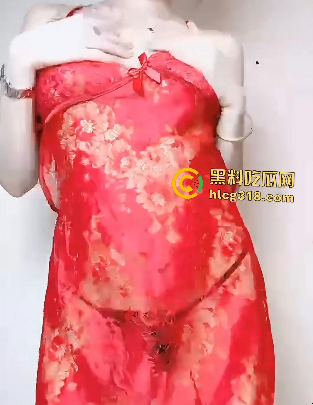 快手140W粉丝Y姐揉奶丁字裤骚舞辣眼，因跳舞不露逼平台流量被金主做局！-4