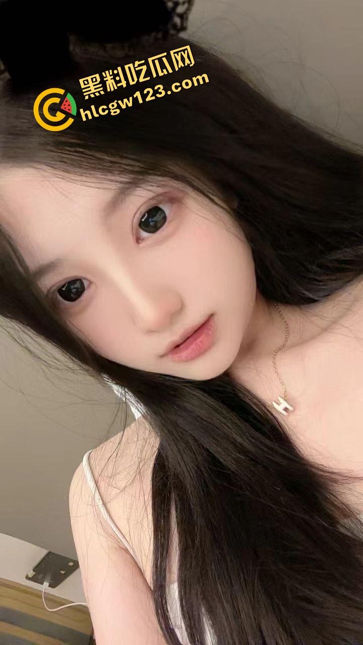 黑料吃瓜粉丝必看，京爷约炮太地道了，匡威妹子桌上一顿啪啪啪，就是不给看逼有点不厚道了！-3