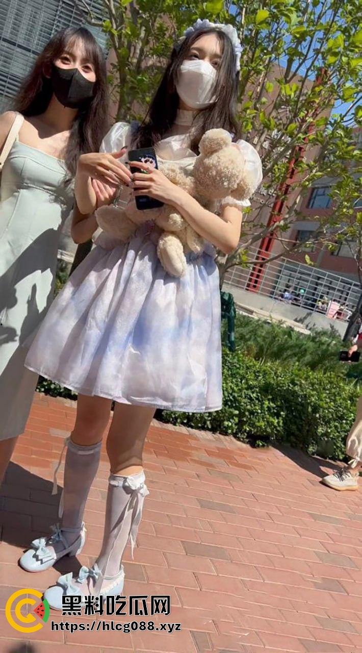 漫展捡漏极品洛丽塔嫩逼白虎妹曝光，粉穴嫩得能拧水，大哥操完显摆全网，舔狗直接气炸！-2