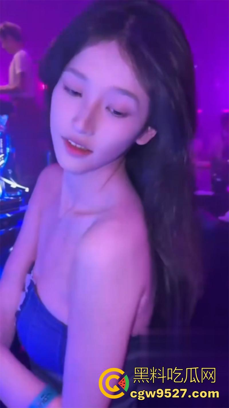 抖音54W粉丝网红【丘隹亘】，外表女神内在骚鸡，和男友恋爱期间，约炮榜一大哥卖逼，被男友曝光实锤！-5