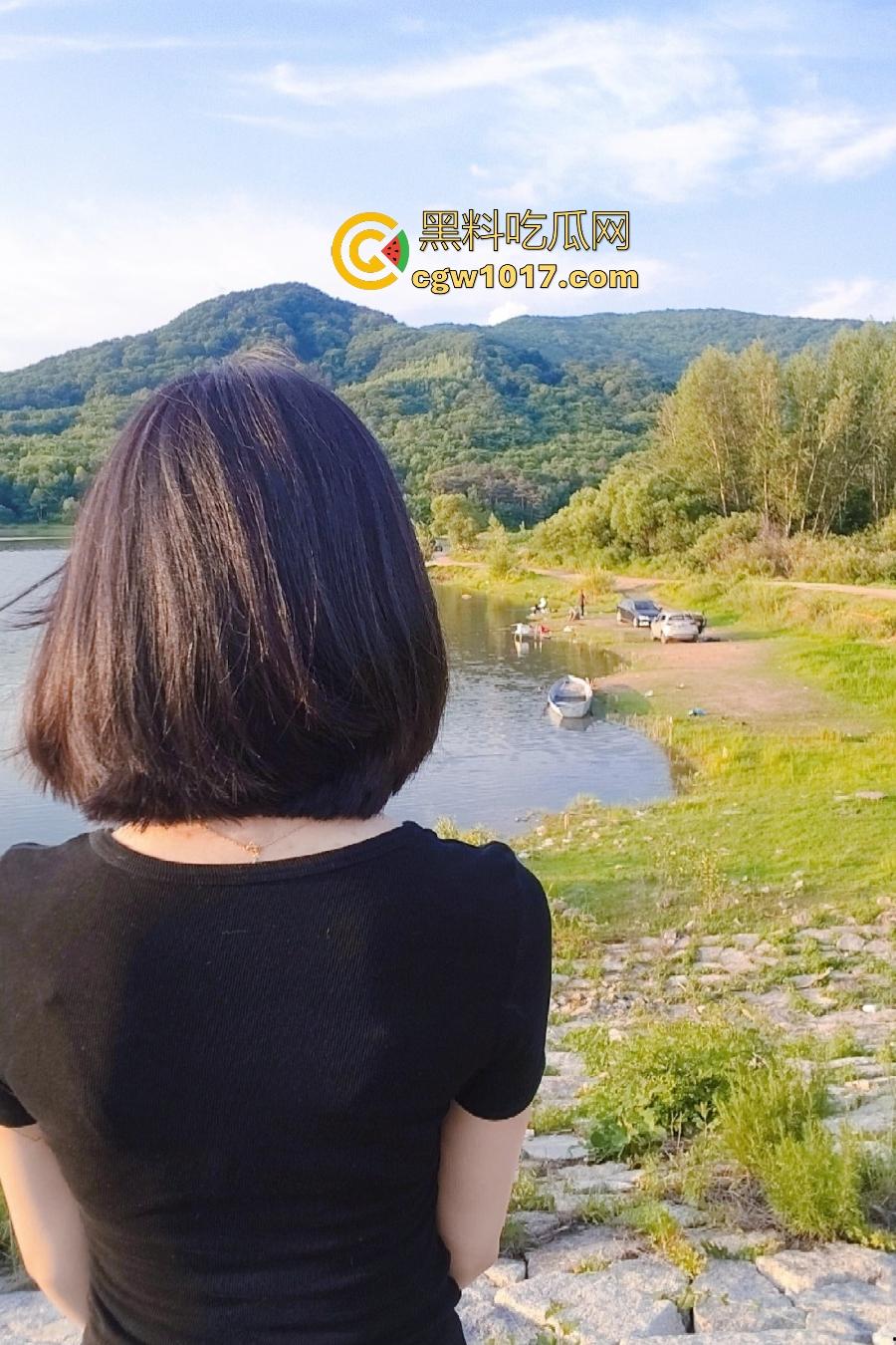 短发女高中生就破处，小小年纪不学好，学人当母狗，小伙子你经验少把握不住的，让哥来吧！-5