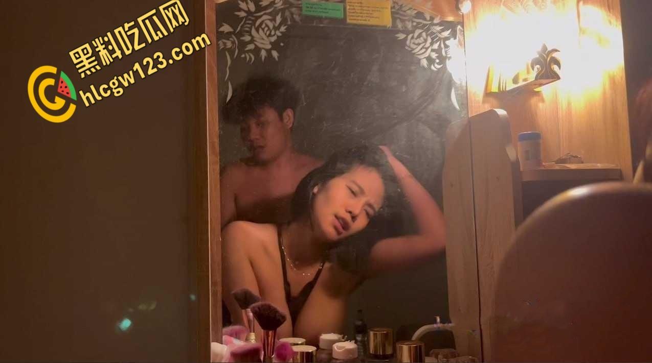 极品巨乳嫩妹遭渣男泄密，奶子又大又挺又圆，被操的时候表情风骚，淫叫不断！-5