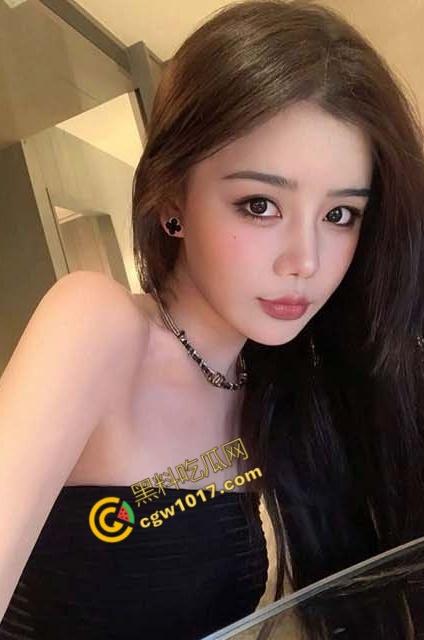 迷人马油丝袜的诱惑:极品表姐玉腿上满是淫靡光泽,极品嫩穴被疯狂爆操内射,刺激万分!-3